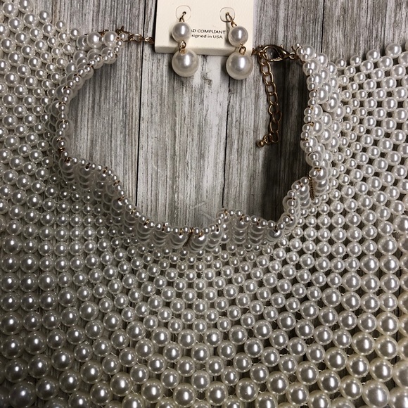 Pearl Bib Necklace and Earrings Set - Picture 2 of 3